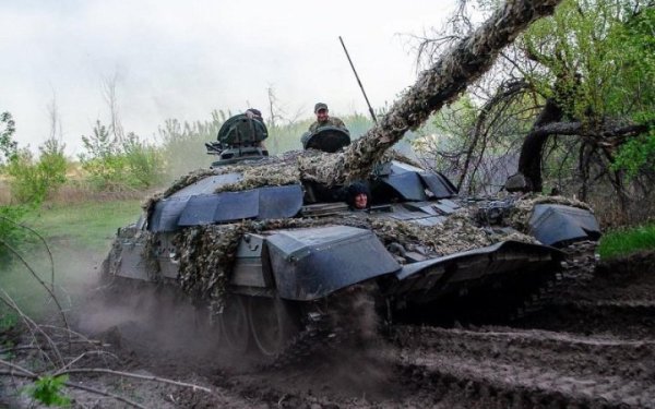 Важкі бої тривають майже по всій лінії фронту, ворог не полишає спроб вибити захисників у Запорізькій області
Важкі бої тривають майже по всій лінії фронту, ворог не полишає спроб вибити захисників у Запорізькій області