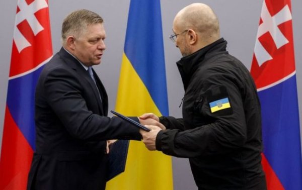 Фицо пожаловался Шмыгалю на остановку Украиной транзита российской нефти "Лукойл"
Фицо пожаловался Шмыгалю на остановку Украиной транзита российской нефти "Лукойл"