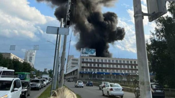 В российском Екатеринбурге масштабный пожар на предприятии, производящем электронику для ракет В российском Екатеринбурге масштабный пожар на предприятии, производящем электронику для ракет
