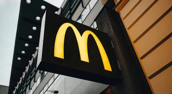 McDonald's снизил чистую прибыль на 12%
McDonald's снизил чистую прибыль на 12%