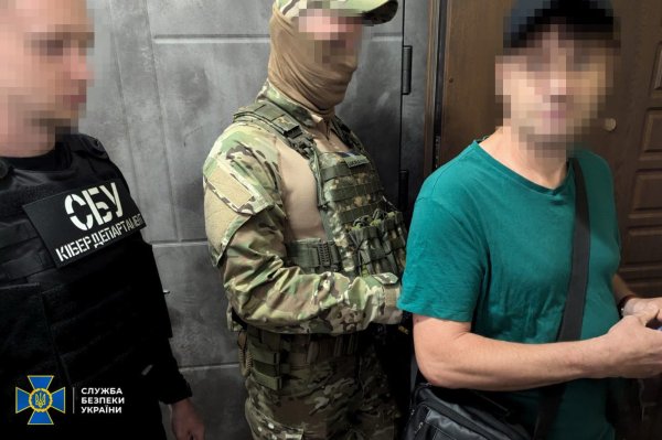 У Києві затримали "активістів", які планували усунути від влади керівництво України
У Києві затримали "активістів", які планували усунути від влади керівництво України