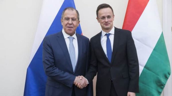 Глава МИД Венгрии встретился с Лавровым в США: говорили об Украине Глава МИД Венгрии встретился с Лавровым в США: говорили об Украине