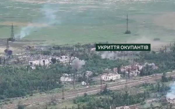 Українські прикордонники знищили склади БК та укриття росіян
Українські прикордонники знищили склади БК та укриття росіян