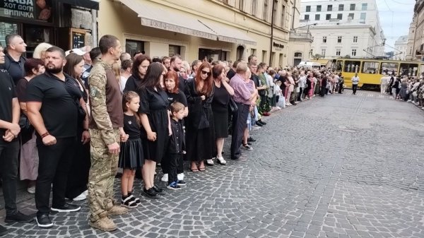 У Гарнізонному храмі Львова розпочався парастас за Іриною Фаріон
У Гарнізонному храмі Львова розпочався парастас за Іриною Фаріон