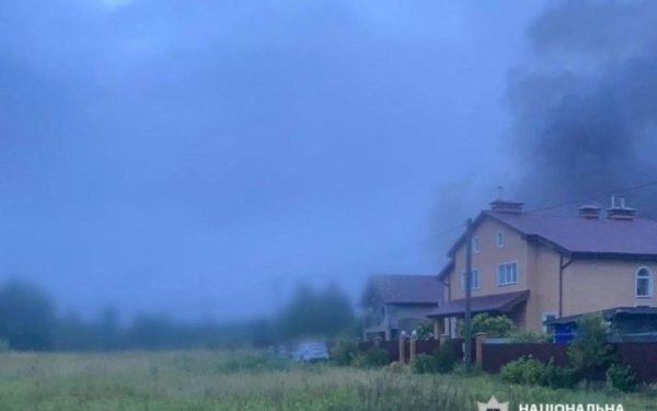 На Київщині через падіння уламків "шахеда" пошкоджені будинки і автомобіль
На Київщині через падіння уламків "шахеда" пошкоджені будинки і автомобіль