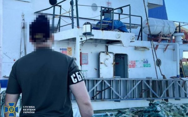 СБУ затримала капітана судна, яке вивозило з Криму українське зерно
СБУ затримала капітана судна, яке вивозило з Криму українське зерно