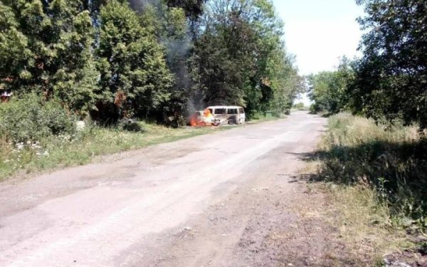 Ворог атакував безпілотниками пересувне відділення "Укрпошти" на Харківщині
Ворог атакував безпілотниками пересувне відділення "Укрпошти" на Харківщині