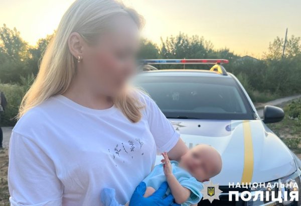 Поліцейські затримали транссексуала, який викрав немовля з пологового будинку в Кременчуці
Поліцейські затримали транссексуала, який викрав немовля з пологового будинку в Кременчуці