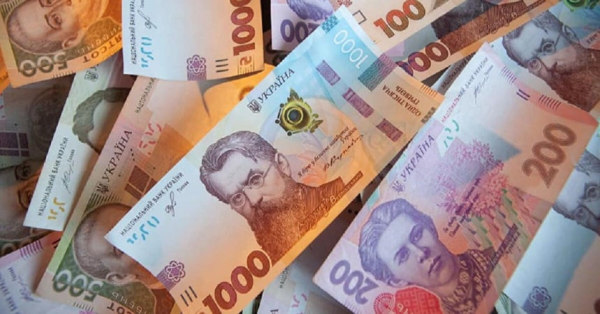 НБУ установил курс валют на понедельник: гривна упала в паре с евро
НБУ установил курс валют на понедельник: гривна упала в паре с евро