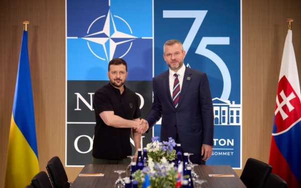 Зеленський обговорив з президентом Словаччини лікування дітей з "Охматдиту"
Зеленський обговорив з президентом Словаччини лікування дітей з "Охматдиту"