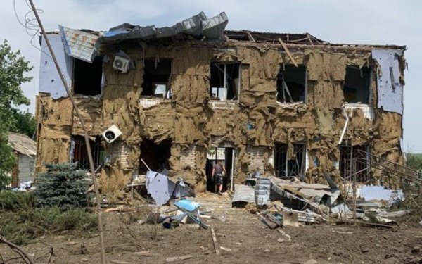 Росіяни скинули три авіабомби на Волноваський район, є загиблі і поранені (оновлено)
Росіяни скинули три авіабомби на Волноваський район, є загиблі і поранені (оновлено)
