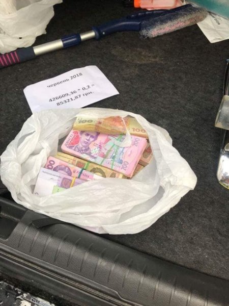 Двух начальников "Борисполя" задержали на вымогательстве взятки Двух начальников "Борисполя" задержали на вымогательстве взятки