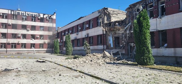 Двойной удар по Киеву, прилеты в Днепре и Кривом Роге: главное о последствиях атаки РФ
Двойной удар по Киеву, прилеты в Днепре и Кривом Роге: главное о последствиях атаки РФ