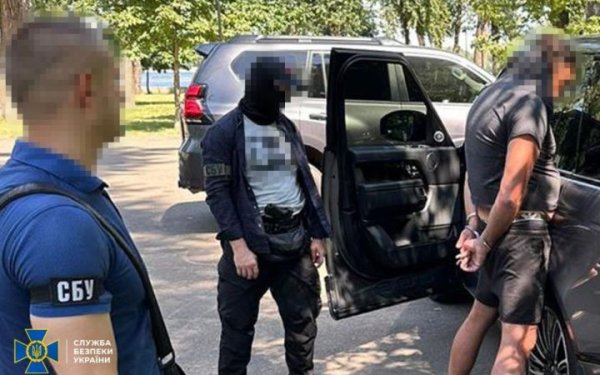 СБУ заявила про затримання на хабарях в.о. заступника глави ГУ Державної податкової служби у Києві
СБУ заявила про затримання на хабарях в.о. заступника глави ГУ Державної податкової служби у Києві
