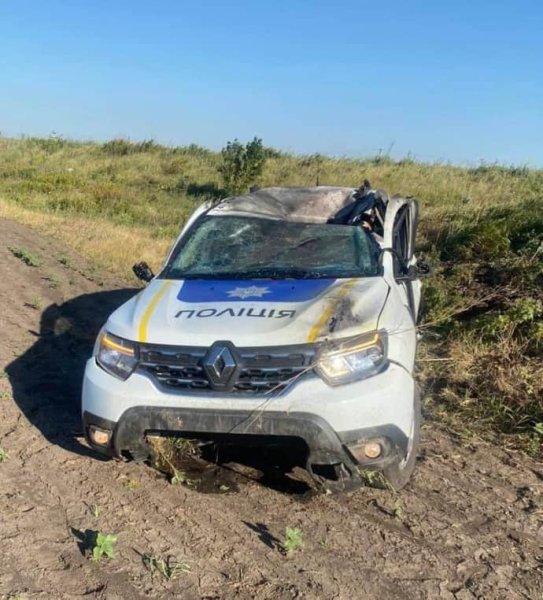 В Донецкой области россияне атаковали дроном автомобиль: погиб полицейский В Донецкой области россияне атаковали дроном автомобиль: погиб полицейский