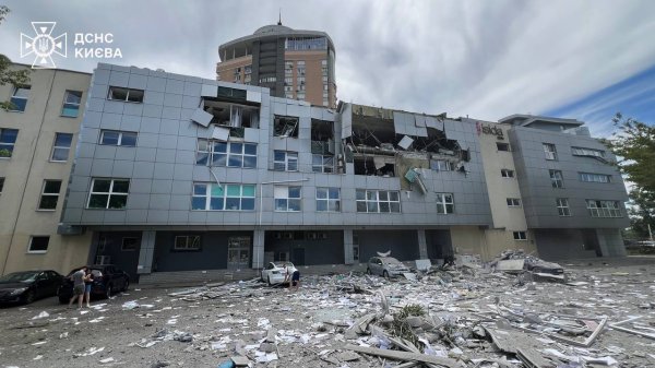 Двойной удар по Киеву, прилеты в Днепре и Кривом Роге: главное о последствиях атаки РФ
Двойной удар по Киеву, прилеты в Днепре и Кривом Роге: главное о последствиях атаки РФ