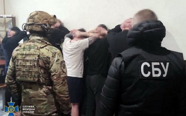 Довічне загрожує п'ятьом зрадникам, які допомагали РФ штурмувати позиції ЗСУ під Сіверськом
Довічне загрожує п'ятьом зрадникам, які допомагали РФ штурмувати позиції ЗСУ під Сіверськом