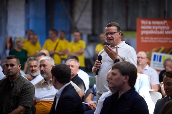 Зеленський під час поїздки на Полтавщину зустрівся із бізнесменами - про що говорили Зеленський під час поїздки на Полтавщину зустрівся із бізнесменами - про що говорили
