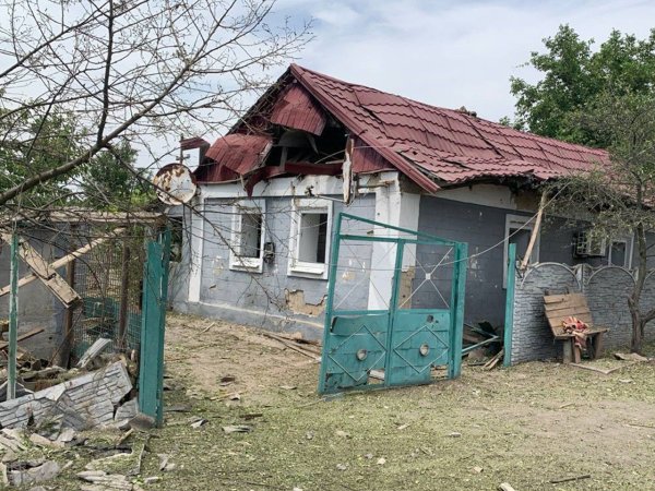Росіяни скинули три авіабомби на Волноваський район, є загиблі і поранені (оновлено)
Росіяни скинули три авіабомби на Волноваський район, є загиблі і поранені (оновлено)