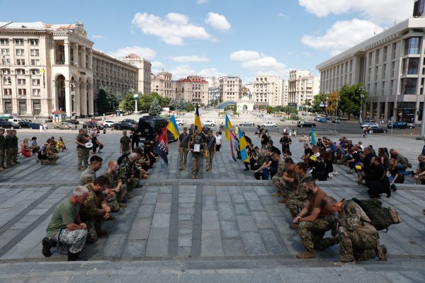 У Києві попрощалися з бойовим медиком із Великобританії Пітером Фуше
У Києві попрощалися з бойовим медиком із Великобританії Пітером Фуше