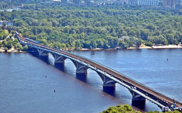 У Києві з міркувань безпеки обмежували рух "червоною" лінією метро (оновлено)
У Києві з міркувань безпеки обмежували рух "червоною" лінією метро (оновлено)