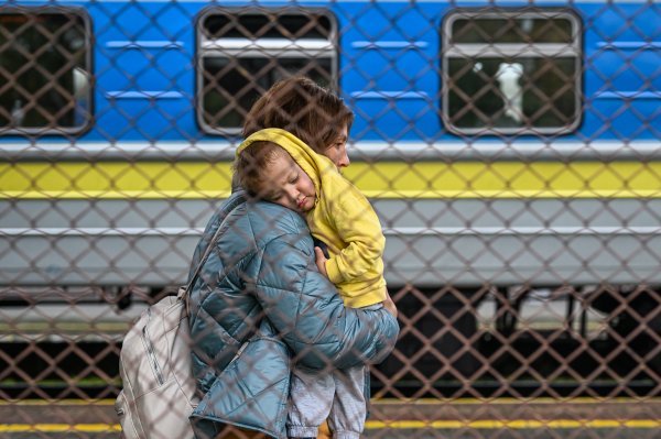 Украинские беженцы за границей. Какую цену платит экономика и что ждет Украину
Украинские беженцы за границей. Какую цену платит экономика и что ждет Украину