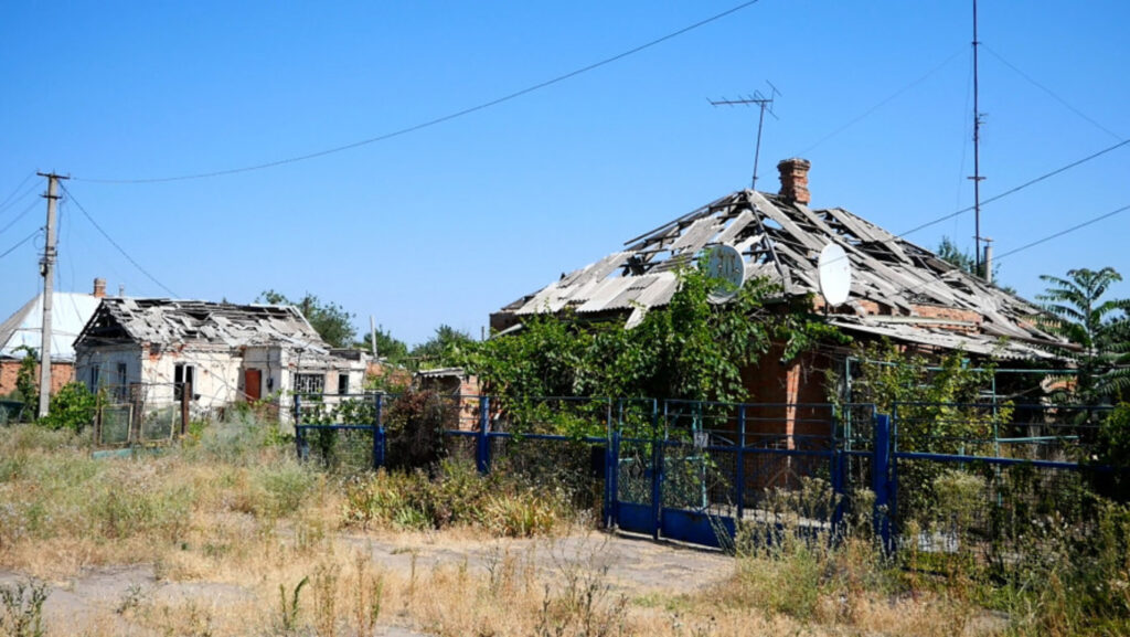 Як живуть мешканці Оріхова, який обстрілюють понад два роки (відео)