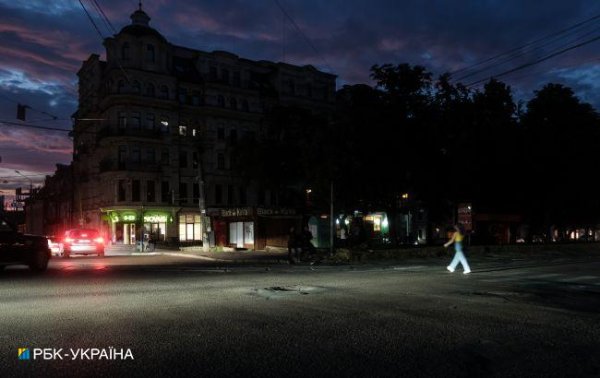 Как долго в Украине будут действовать жесткие графики отключений света: прогноз эксперта
Как долго в Украине будут действовать жесткие графики отключений света: прогноз эксперта
