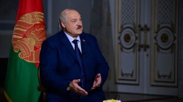Лукашенко хочет, чтобы все сели за стол переговоров и закончили "драчку" в Украине Лукашенко хочет, чтобы все сели за стол переговоров и закончили "драчку" в Украине
