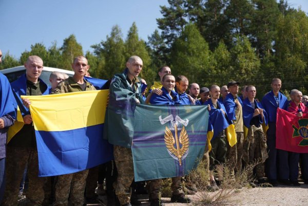 У День незалежності ще 115 українських захисників повернулися з російського полону
                                