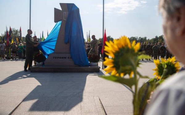 На Лісовому кладовищі відкрили меморіал загиблим киянам
На Лісовому кладовищі відкрили меморіал загиблим киянам