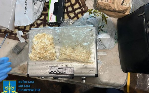 У Києві затримали наркоділка з понад 4 кг психотропних речовин
У Києві затримали наркоділка з понад 4 кг психотропних речовин