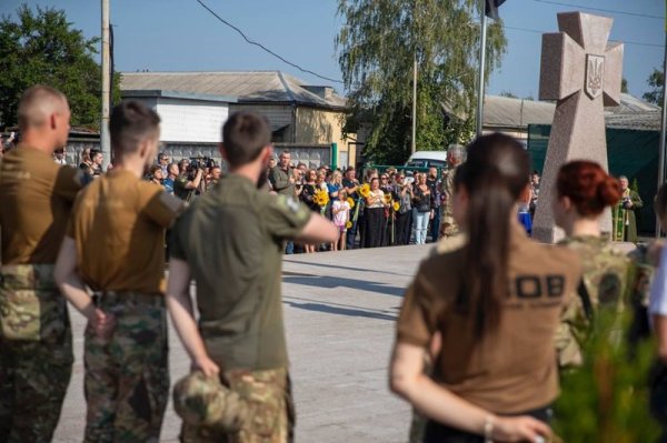 На Лісовому кладовищі відкрили меморіал загиблим киянам
На Лісовому кладовищі відкрили меморіал загиблим киянам
