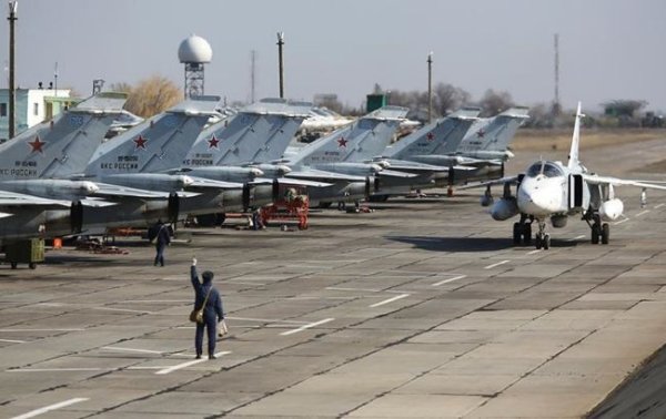 Удар по аэродрому "Мариновка" в РФ: появились спутниковые снимки последствий
Удар по аэродрому "Мариновка" в РФ: появились спутниковые снимки последствий