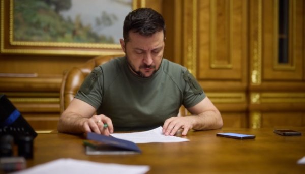 Президент підписав закон щодо публічних закупівель у зв'язку з ліквідацією Фонду соцстраху Президент підписав закон щодо публічних закупівель у зв'язку з ліквідацією Фонду соцстраху