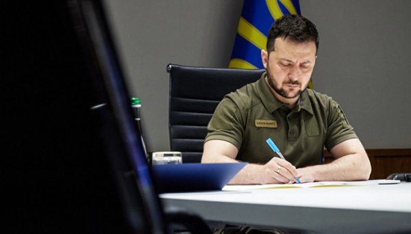 Зеленський підписав закон про екологічну модернізацію підприємств Зеленський підписав закон про екологічну модернізацію підприємств