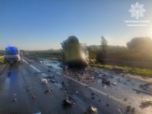 Через ДТП біля Львова перекрита траса Київ-Чоп
Через ДТП біля Львова перекрита траса Київ-Чоп