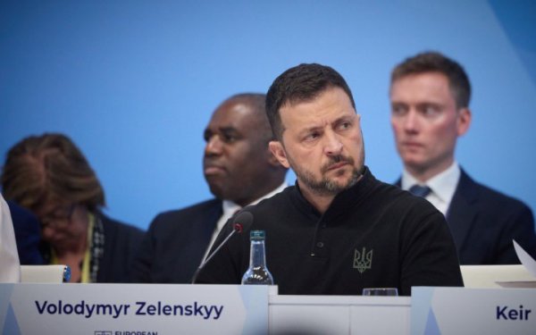 Зеленський: "Не всі території потрібно відвойовувати руками"
Зеленський: "Не всі території потрібно відвойовувати руками"