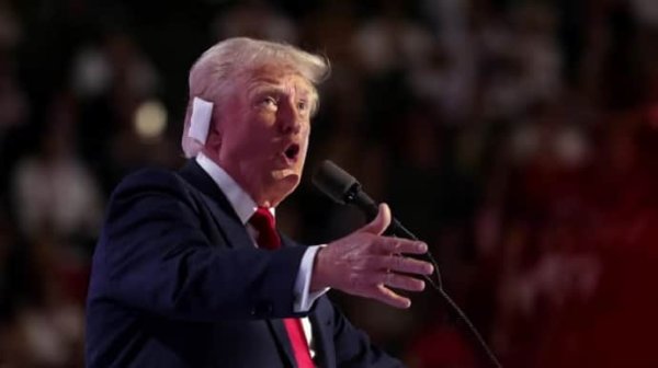 В разговоре с Маском Трамп сказал, что покушение на него было "неприятным" В разговоре с Маском Трамп сказал, что покушение на него было "неприятным"