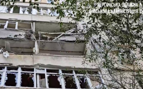 Через російський обстріл Херсона постраждав цивільний
Через російський обстріл Херсона постраждав цивільний