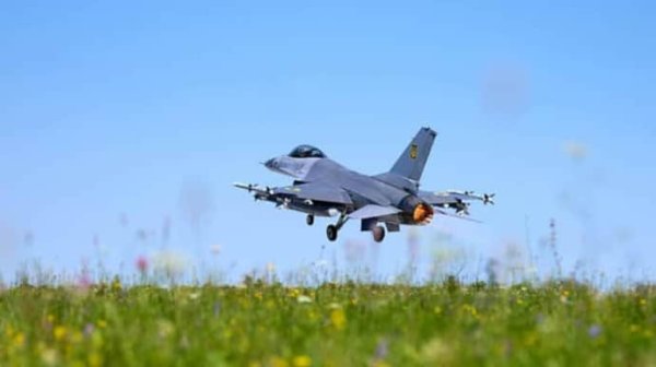 США отказались отправлять подрядчиков в Украину для обслуживания F-16 - СМИ США отказались отправлять подрядчиков в Украину для обслуживания F-16 - СМИ