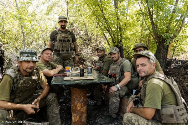 Под КАБами и роями дронов. Как бойцы 31 ОМБр держат оборону на Покровском направлении
Под КАБами и роями дронов. Как бойцы 31 ОМБр держат оборону на Покровском направлении