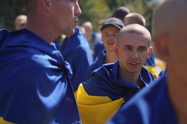 У День незалежності ще 115 українських захисників повернулися з російського полону
                                