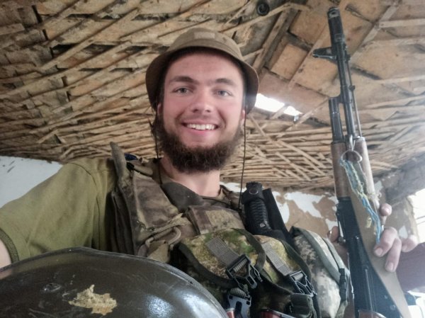 "Судьба готовила к войне". История защитника, который вышел из Иловайска, но погиб под Бахмутом
"Судьба готовила к войне". История защитника, который вышел из Иловайска, но погиб под Бахмутом