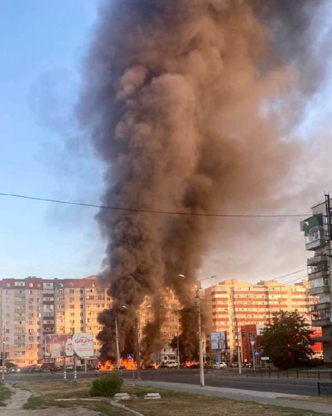 Выбиты окна, горят автомобили – МВА о прилете в Сумах Выбиты окна, горят автомобили – МВА о прилете в Сумах