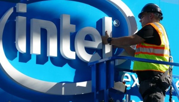Intel скорочує 15 тисяч співробітників, акції компанії впали найбільше за 24 роки Intel скорочує 15 тисяч співробітників, акції компанії впали найбільше за 24 роки