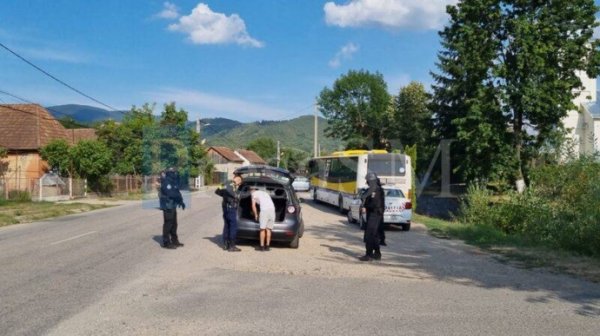 На Закарпатье трое мужчин, пытаясь убежать в Румынию, напали на военнослужащего На Закарпатье трое мужчин, пытаясь убежать в Румынию, напали на военнослужащего