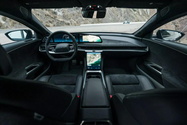 Американці створили найшвидший у світі броньований автомобіль: скільки він коштує Американці створили найшвидший у світі броньований автомобіль: скільки він коштує