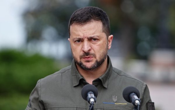 Зеленский собирает на завтра совещание по предателям, сбежавшим из Украины
Зеленский собирает на завтра совещание по предателям, сбежавшим из Украины