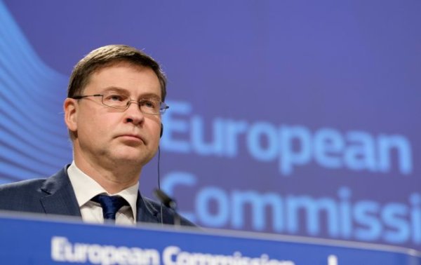 Еврокомиссия не нашла оснований для обеспокоенности из-за запрета Украиной нефти "Лукойла"
Еврокомиссия не нашла оснований для обеспокоенности из-за запрета Украиной нефти "Лукойла"
